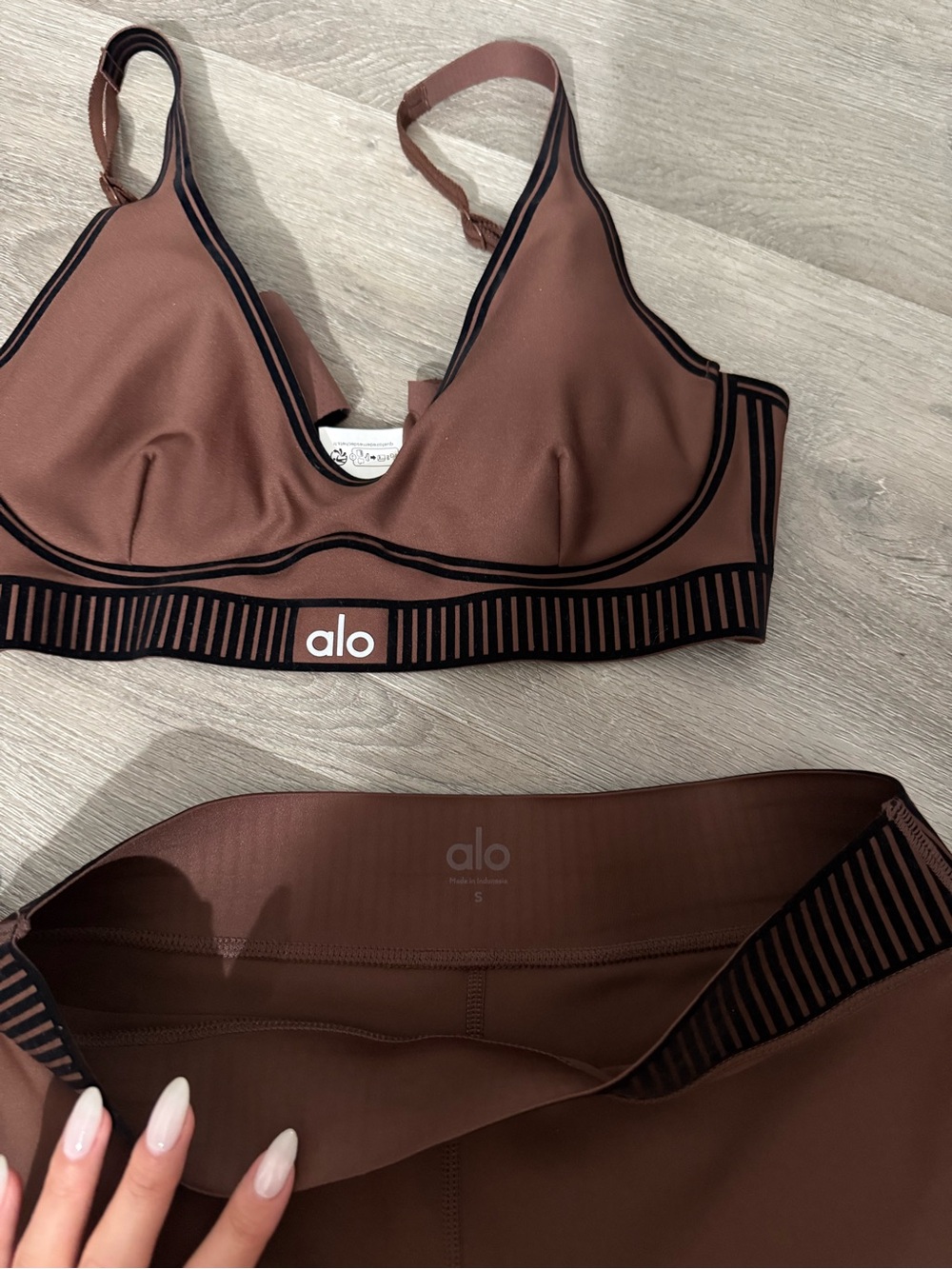 New Alo Brown Seam Detail Sports Bra & Leggings Set - Picture 3 of 5